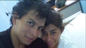 El estudiante normalista de Ayotzinapa Julio César Mondragón y la profesora Marisa Mendoza, su esposa.